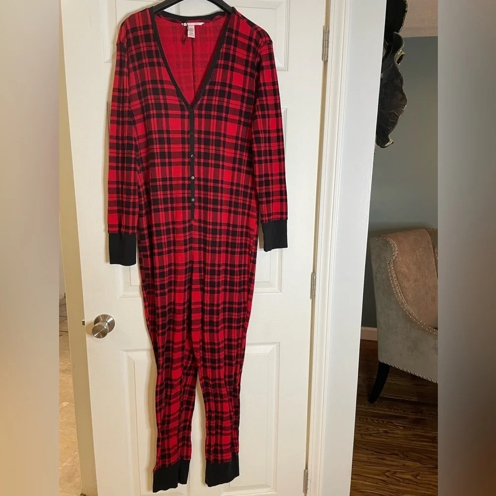 VICTORIA'S SECRET
THERMAL LONG ONESIE in black/red buffalo plaid -XL - Picture 3 of 5